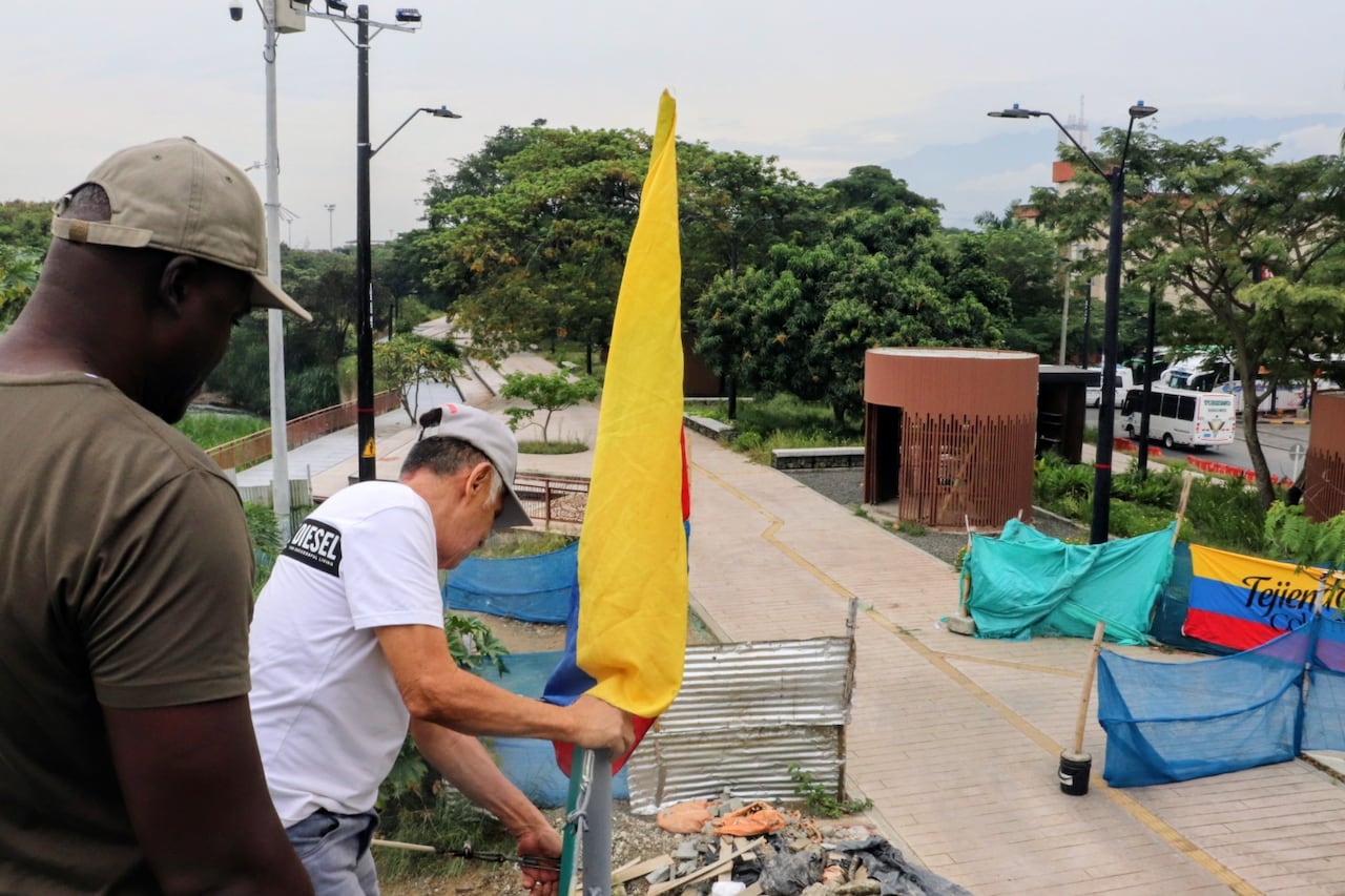 Los vecinos de Prados del Norte, Berlín, Fátima y Puerto Chontaduro se toman el Parque Pacífico reclamando la terminación de las obras que ya llevan 5 años.