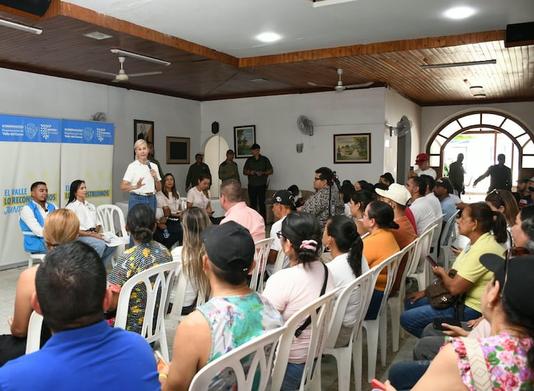 La Gobernación está entregando créditos condonables a los emprendedores afectados por el terremoto.