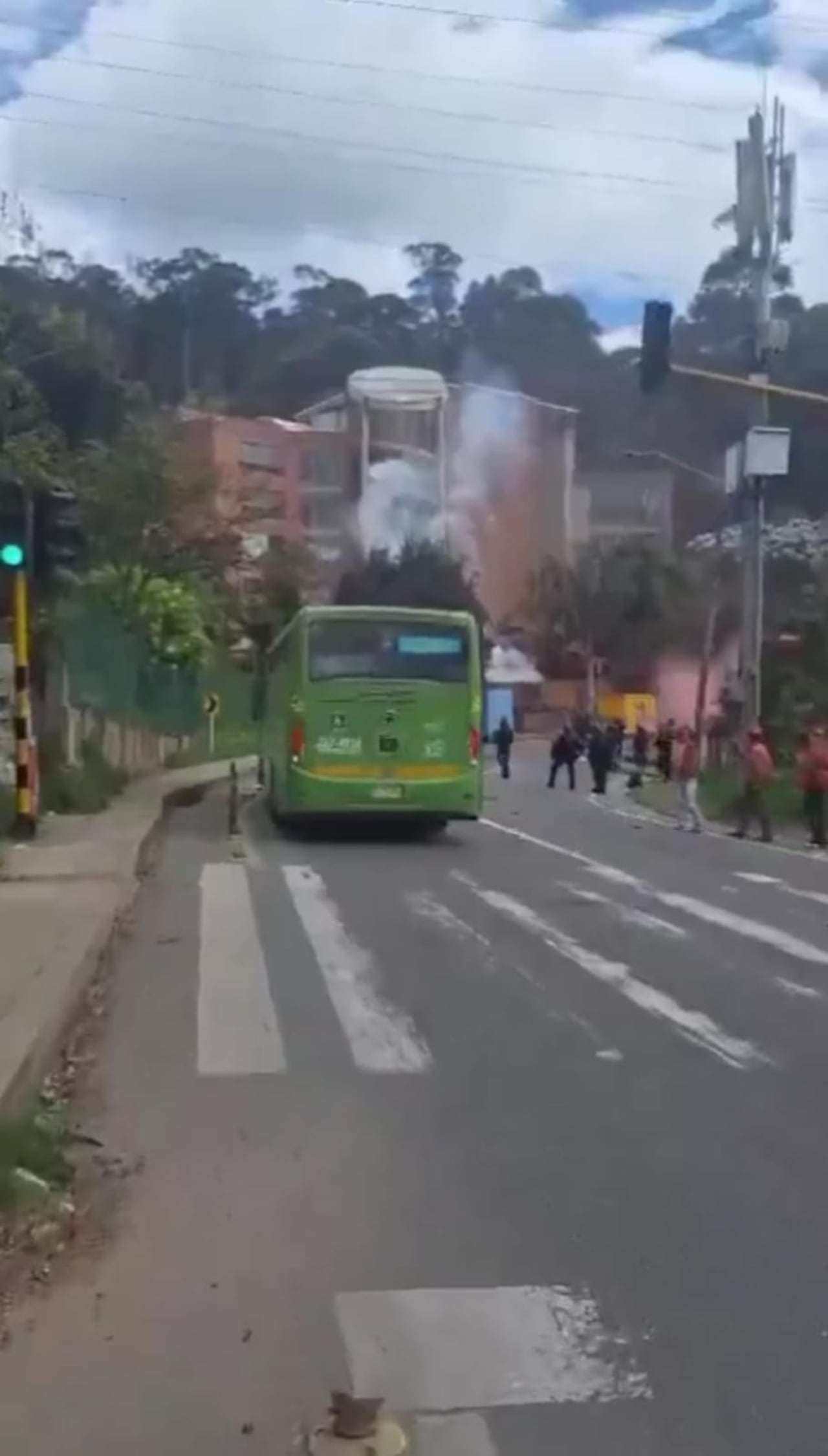 Algunos buses del SITP tuvieron que retroceder por los manifestantes.