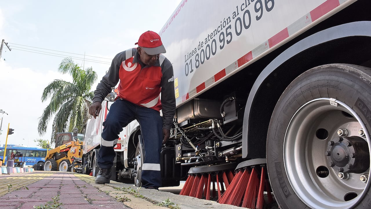 Empresa VEOLIA Entregó 6 Vehículos a la Alcaldía.
