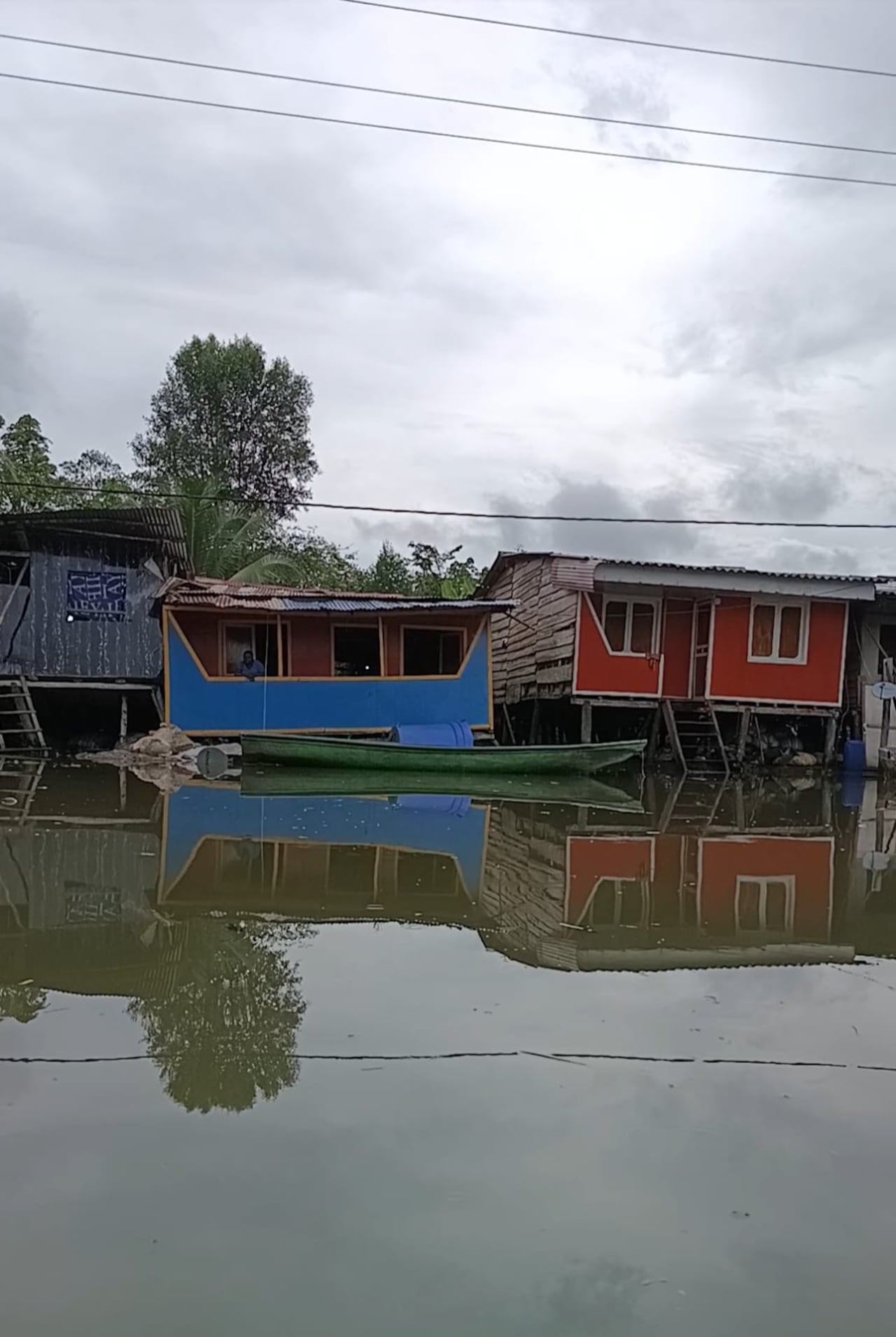 Los palafitos colapsaron y se requiere de construcciones sobre el agua sismorresistentes.