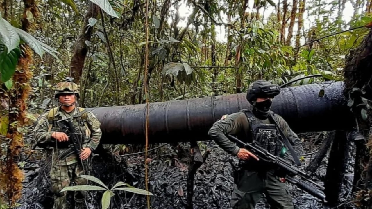 Las Fuerzas Militares y la Policía ubicaron y destruyeron 52 refinerías ilegales de las disidencias en Nariño.