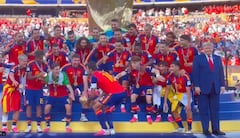 Trump se negó a retirarse incluso cuando los jugadores iban a levantar el trofeo.