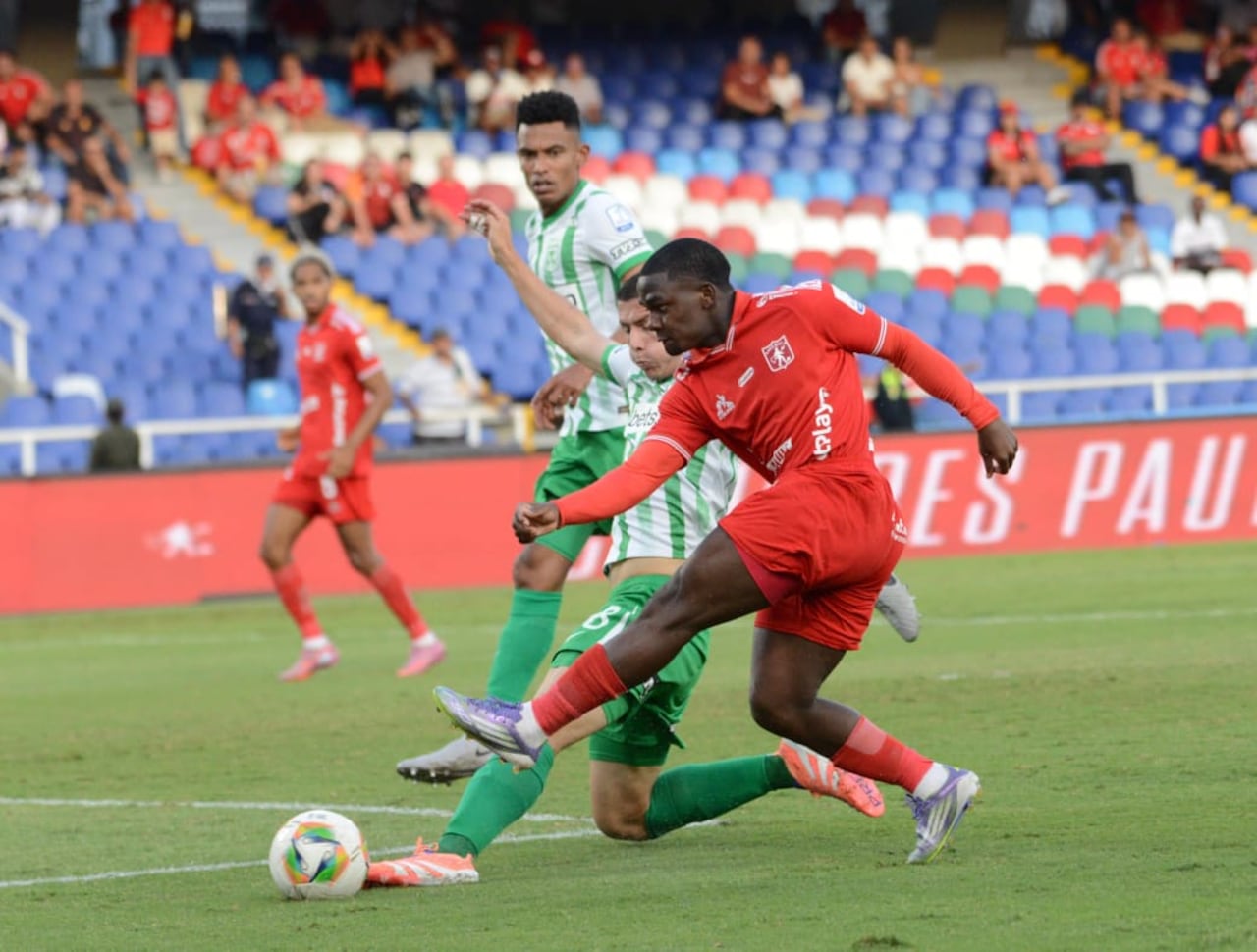 Imagen del partido entre América de Cali y Atlético Nacional por la fecha 6 del Grupo A de los cuadrangulares semifinales del segundo semestre de la Liga Colombiana 2025.