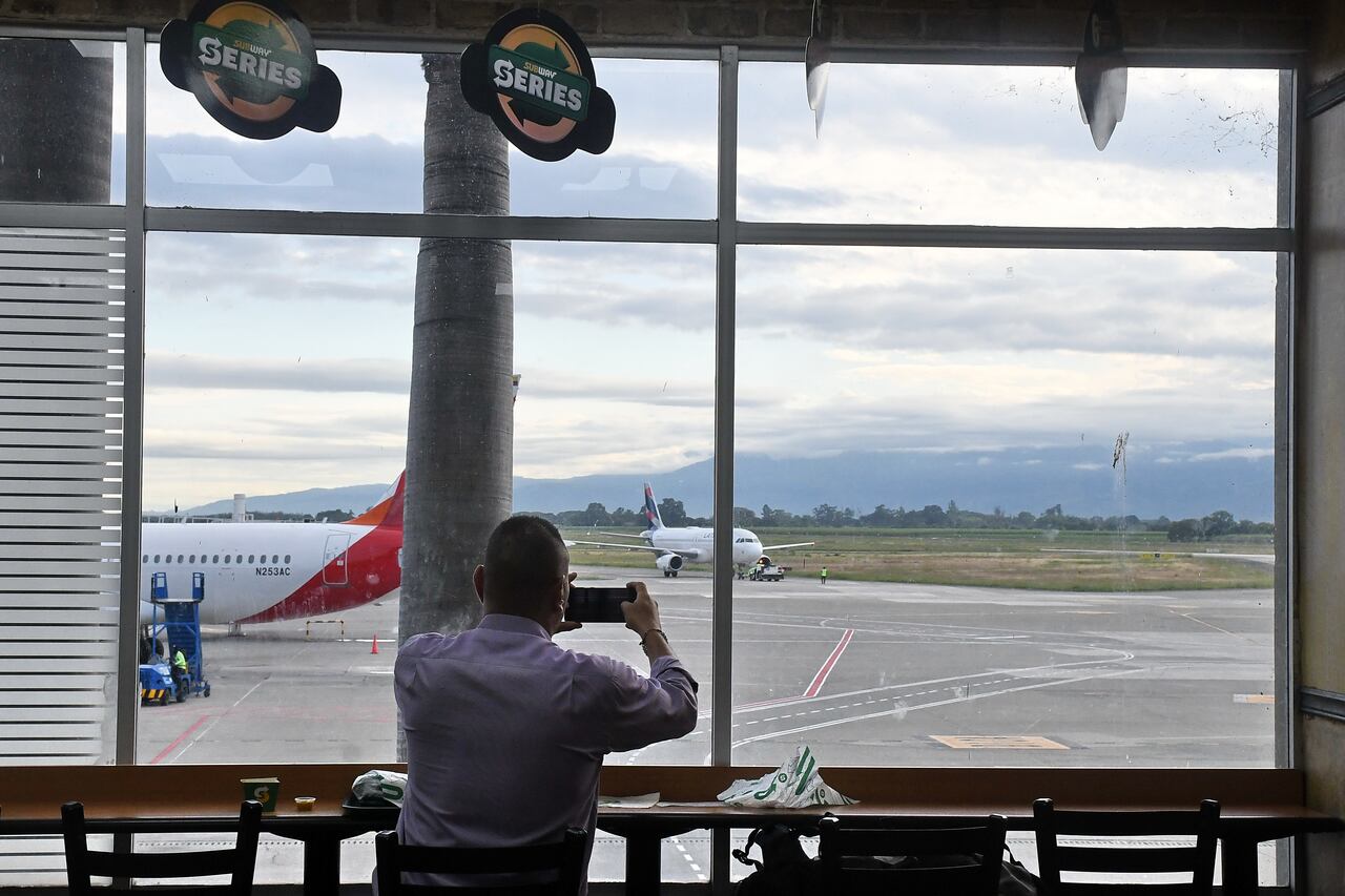 Cali: El Aeropuerto Alfonso Bonilla Aragón cambia de operador a partir de la fecha será administrado por la Aeronáutica Civil, quien asumirá directamente la operación de la terminal aérea más importante del suroccidente colombiano.