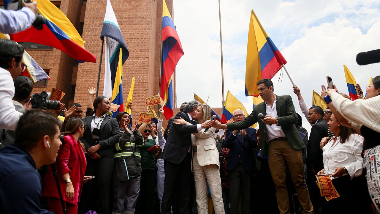 El candidato Sergio Fajardo junto a su fórmula vicepresidencial, Edna Bonilla realizaron la inscripción de su candidatura en la Registraduria Nacional.