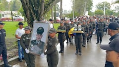 El cortejo fúnebre recorrió las calles de Timbío, en medio de oraciones y actos simbólicos adelantados por la comunidad.