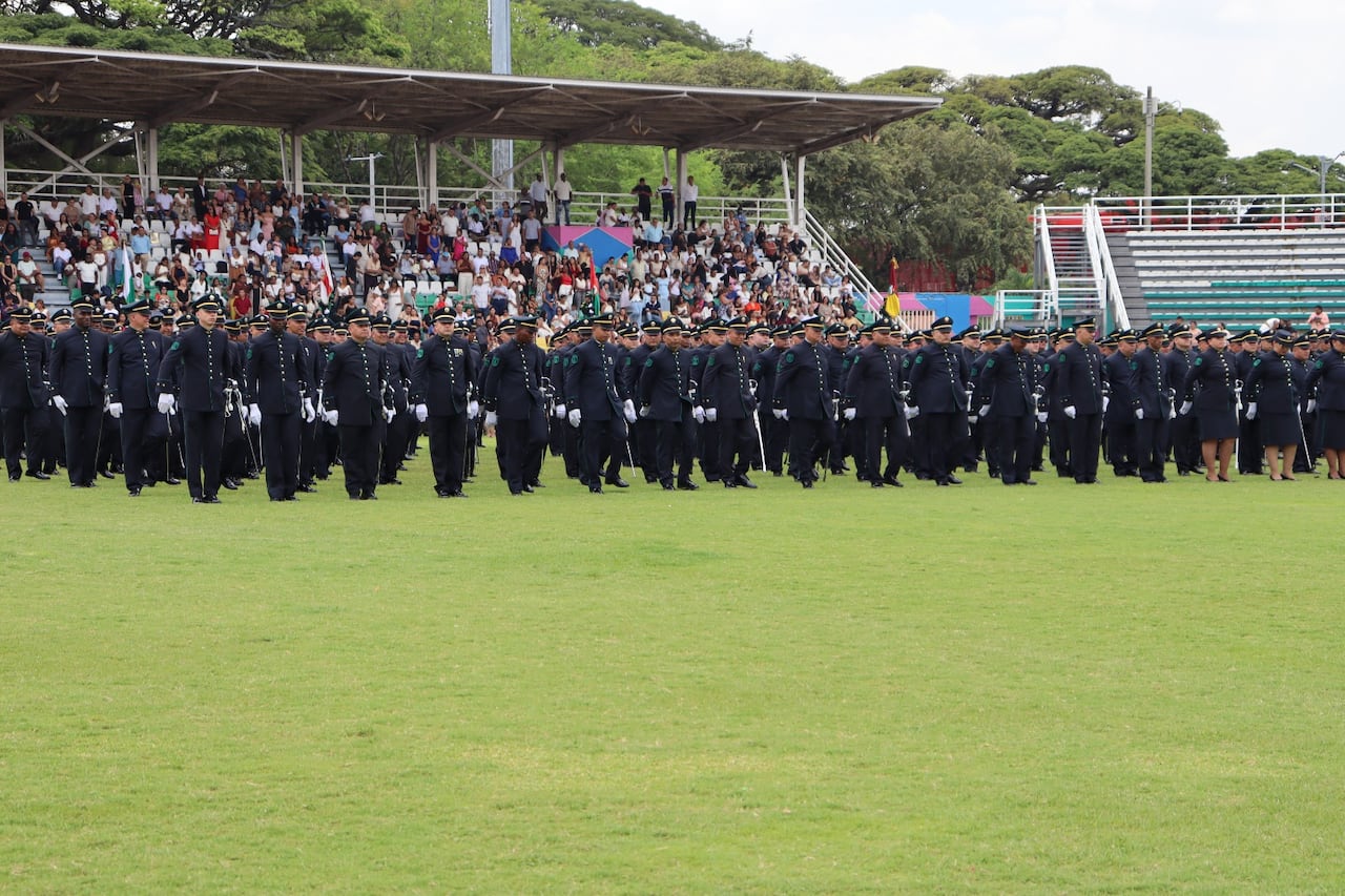 En el estadio Francisco Rivera Escobar de Palmira se realizó la ceremonia solemne de ascenso de 722 hombres y mujeres de la Policía Metropolitana de Cali.