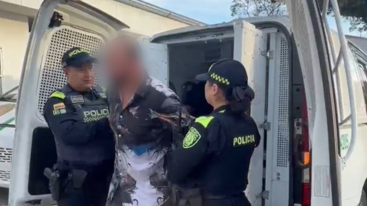 La rápida reacción de la Policía Metropolitana de Cali permitió frustrar el hurto a una joyería en el centro de la ciudad. Tres personas fueron capturadas en flagrancia durante el operativo.