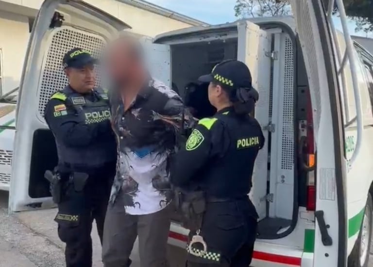 La rápida reacción de la Policía Metropolitana de Cali permitió frustrar el hurto a una joyería en el centro de la ciudad. Tres personas fueron capturadas en flagrancia durante el operativo.