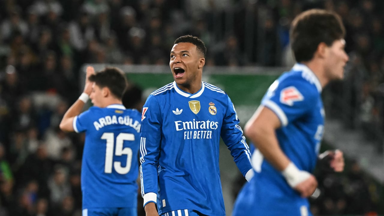 Real Madrid's French forward #10 Kylian Mbappe reacts during the Spanish league football match between Elche CF and Real Madrid CF at Martinez Valero Stadium in Elche on November 23, 2025. (Photo by JOSE JORDAN / AFP)