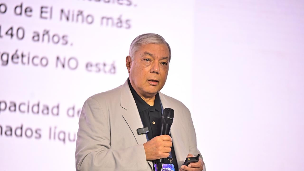 César Ferrari, superintendente Financiero, habló de los retos del sistema pensionales en Colomba. Foto Congreso Asofondos.