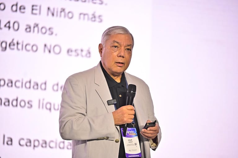 César Ferrari, superintendente Financiero, habló de los retos del sistema pensionales en Colomba. Foto Congreso Asofondos.