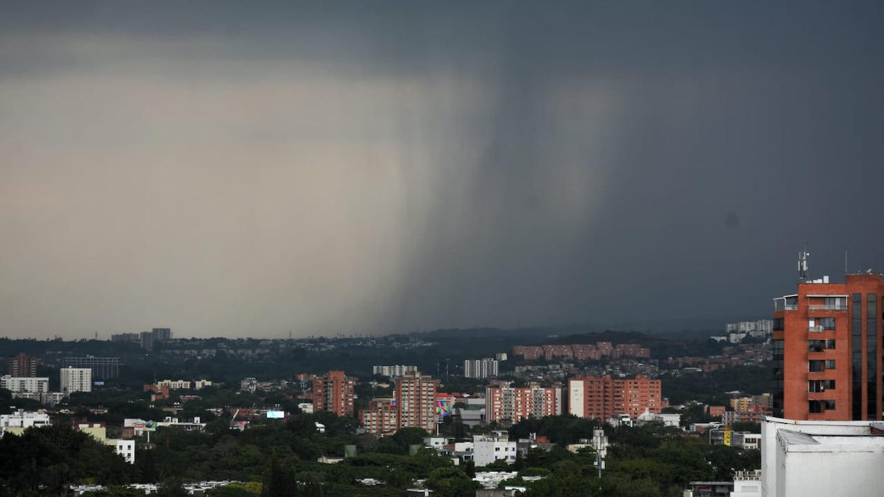 Así se ve el cielo de Cali, hacia el sur, durante las lluvias del 25 de septiembre.