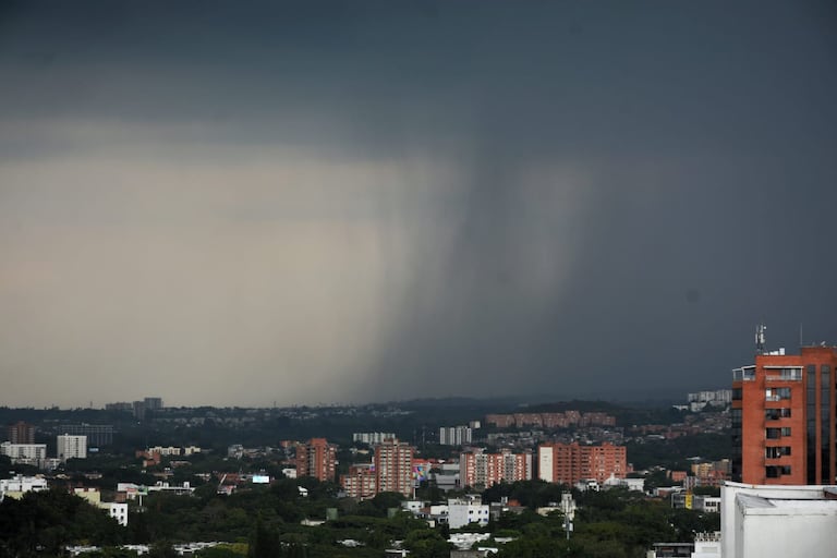 Así se ve el cielo de Cali, hacia el sur, durante las lluvias del 25 de septiembre.