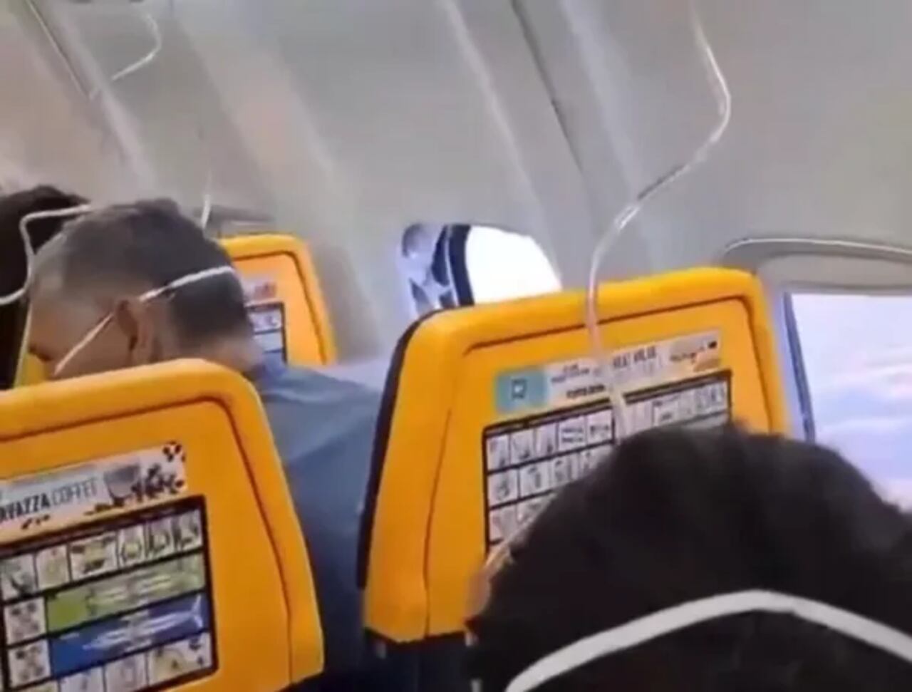El piloto y el copiloto, al darse cuenta del incidente, pudieron retornar el avión al aeropuerto de Salónica de forma segura una hora después de que había despegado de allí mismo.