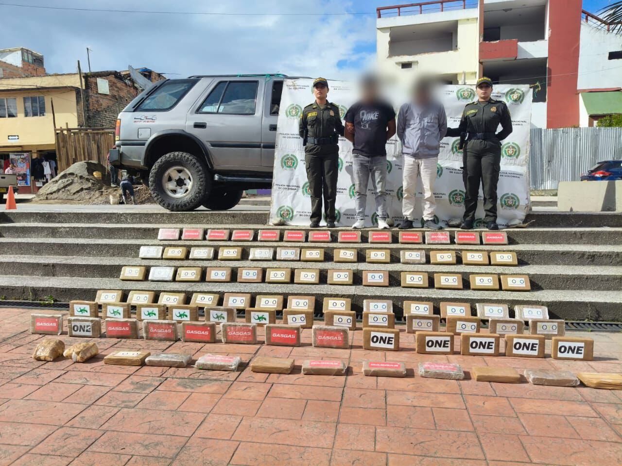 Los dos sujetos capturados integran una de las bandas delincuenciales que controlan el narcotráfico en el Ecuador.