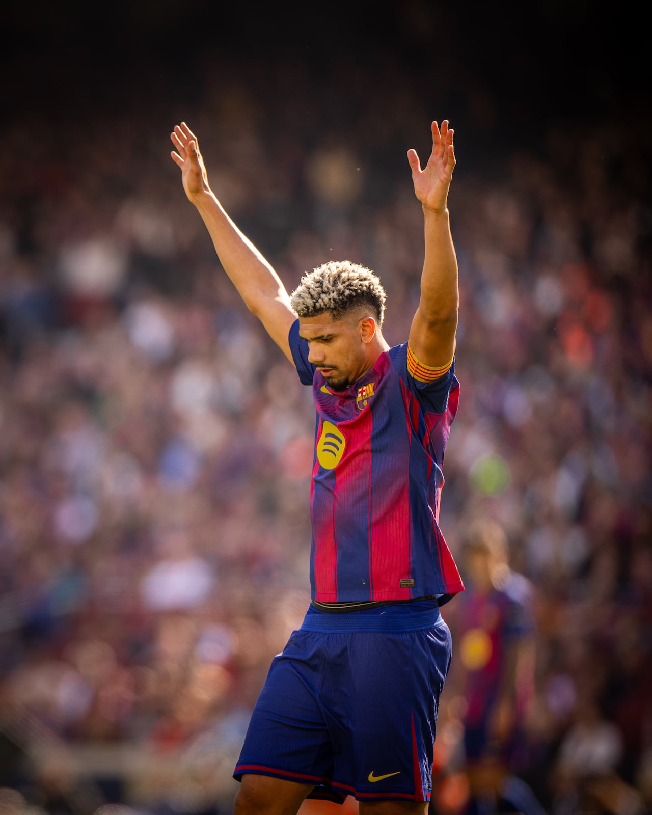 Momento del partido entre el FC Barcelona y Rayo Vallecano.