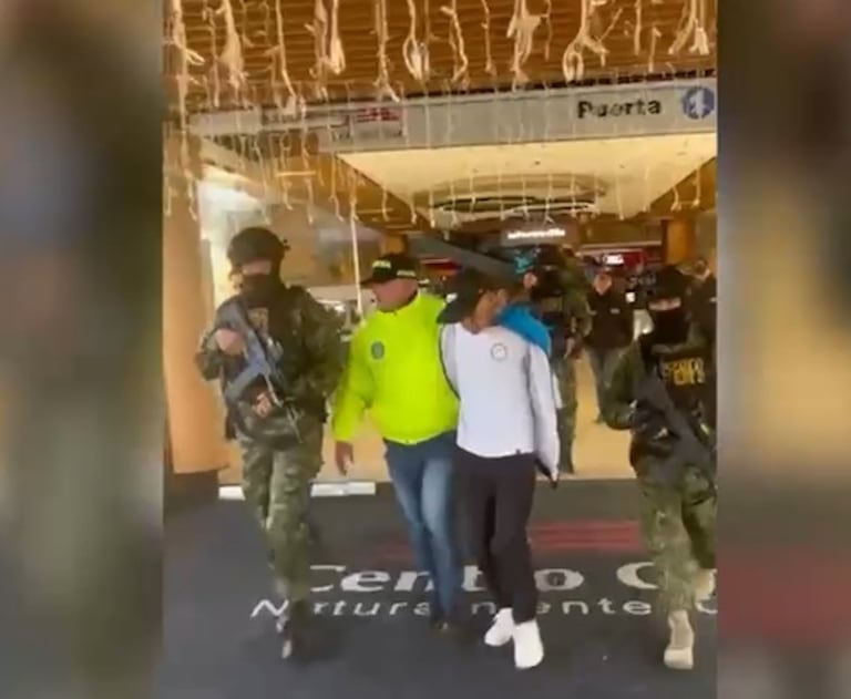 La Policía Nacional, en coordinación con la Fiscalía General de la Nación, adelantó una operación simultánea en los municipios de Chía, Cali y Pasto, logrando una contundente afectación a un grupo armado organizado que delinque en Nariño.