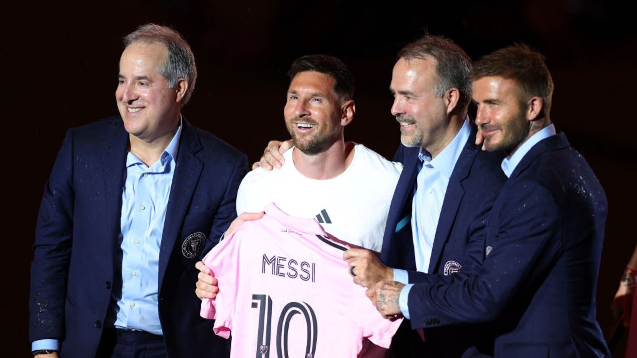FORT LAUDERDALE, FLORIDA - JULY 16: (L-R) Managing Owner Jorge Mas, Lionel Messi, Co-Owner Jose Mas, and Co-Owner David Beckham pose during "The Unveil" introducing Lionel Messi hosted by Inter Miami CF at DRV PNK Stadium on July 16, 2023 in Fort Lauderdale, Florida. (Photo by Mike Ehrmann/Getty Images)