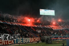 Protesta de los hinchas del Independiente Medellín que suspendió el partido de Copa Libertadores contra Flamengo.