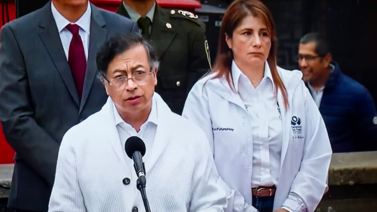 Presidente Gustavo Petro habla desde la Plaza de Bolívar, en Bogotá, para dar apertura a la jornada electoral de este 8 de marzo.