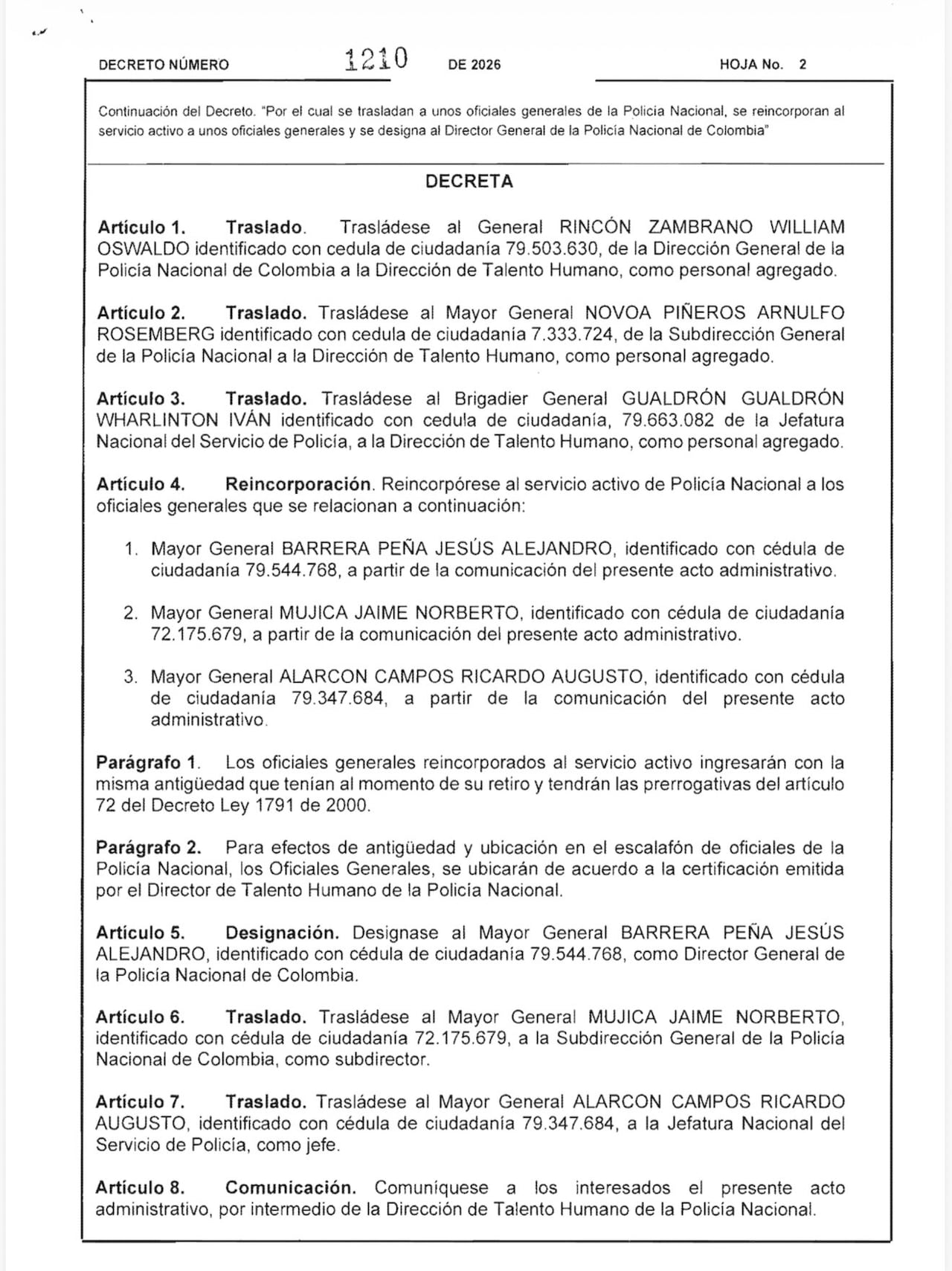 Abelardo de la Espriella firma decreto de reincorporación de varias personas a la Policía Nacional.