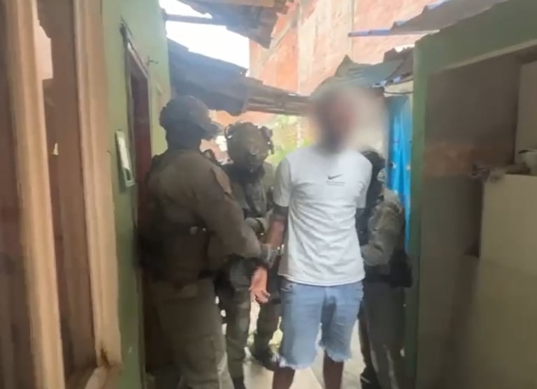 4. El Coronel Gerson Bedoya Piraquive, Comandante del Departamento de Policía Cauca, destacó el trabajo articulado entre la Policía Nacional y la Fiscalía General de la Nación que permitió materializar la captura en Puerto Tejada.