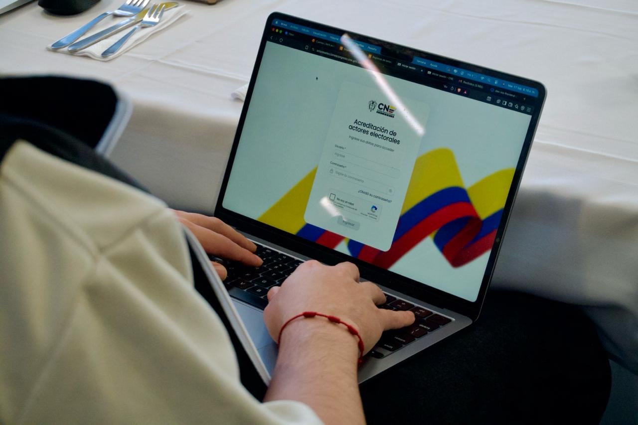 Los auditores de sistemas cumplen un papel estratégico: verificar el funcionamiento correcto de los sistemas tecnológicos y acompañar técnicamente la consolidación de datos electorales.