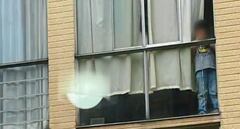 Vecinos alertaron a las autoridades tras ver al menor asomado por la ventana de un tercer piso en Suba, Bogotá.