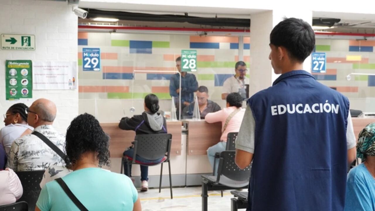 Entrega de tarjetas MIO a estudiantes