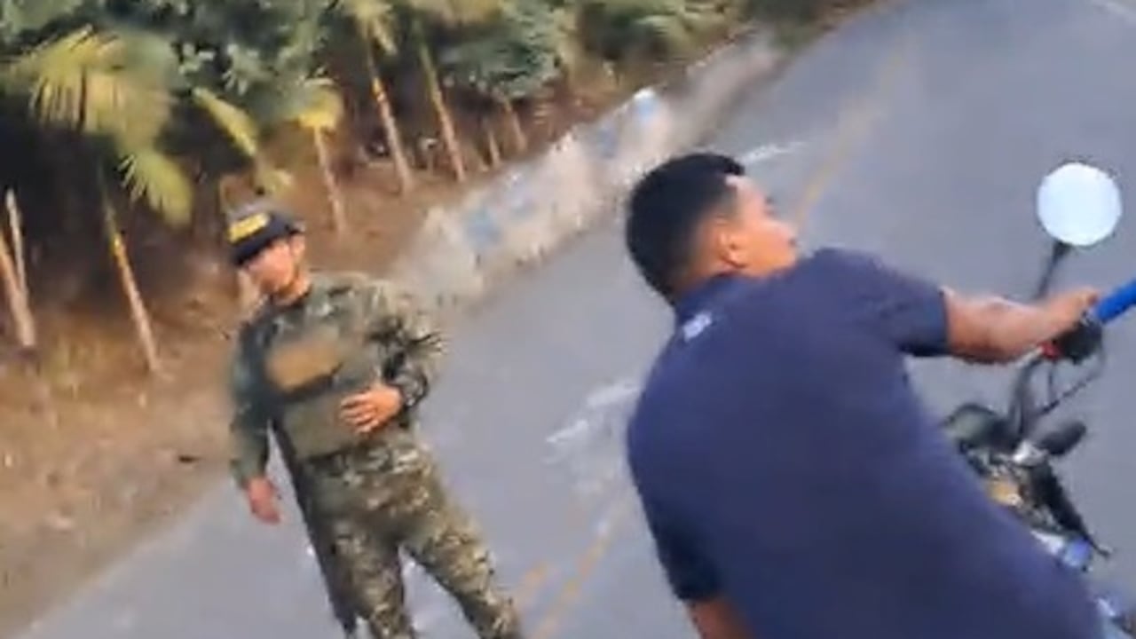 El Ejército fue el encargado de verificar si un cilindro abandonado sobre un costado de la vía Panamericana contenía explosivos. Al final comprobaron que este elemento no representa una amenaza.