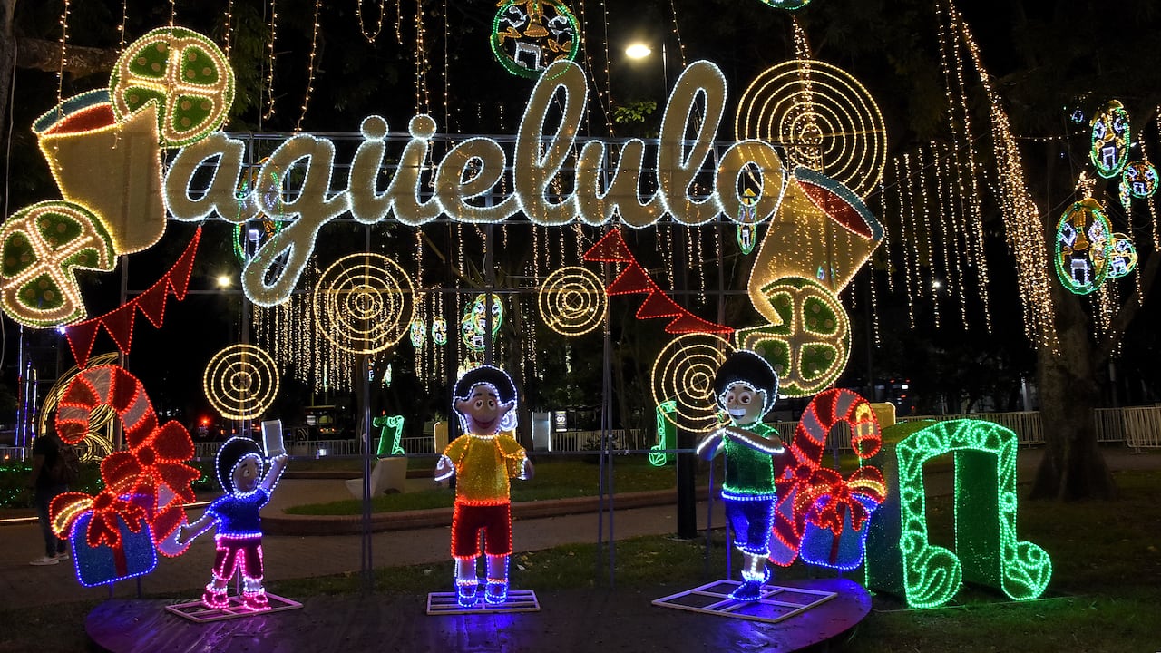 Pruebas técnicas del Alumbrado Navideño 'Cali, un Sorprendente Relato Popular'.