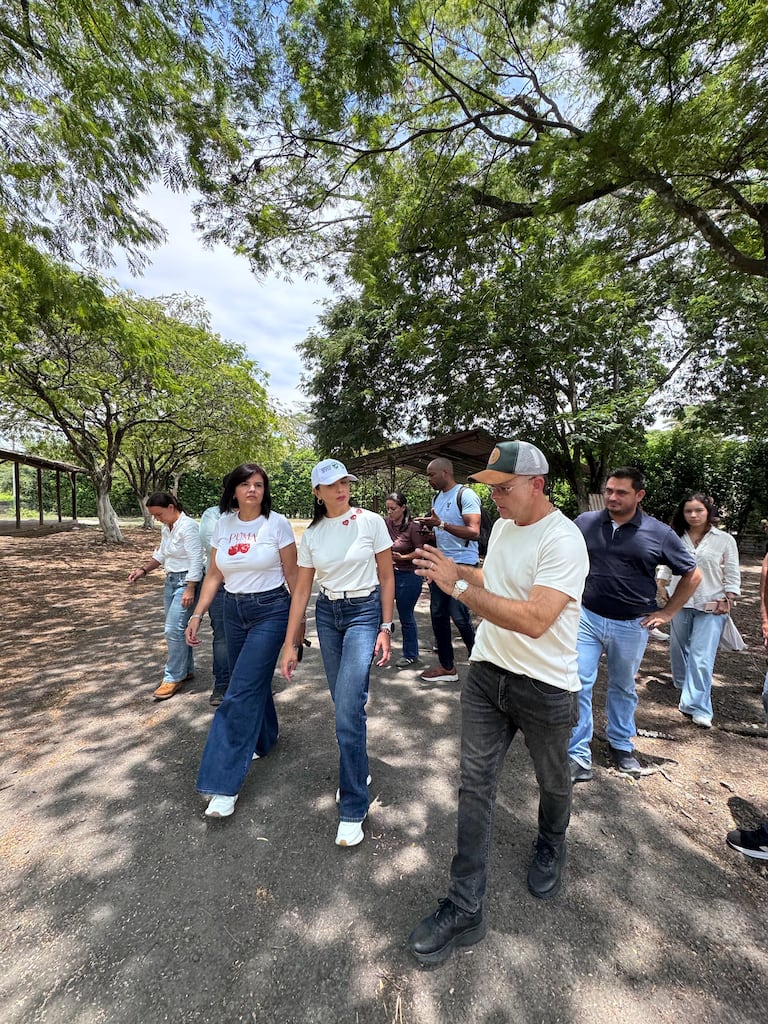 Los hangares del Coliseo de Ferias que deberán ser adecuados con servicios de agua potable, energía, baños portátiles y techado adecuado ante eventuales lluvias antes del traslado