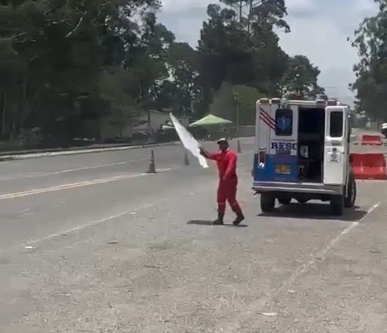 El establecimiento comercial está ubicado en el sector de El Crucero, sobre la vía que conduce hacia Totoró, Cauca.