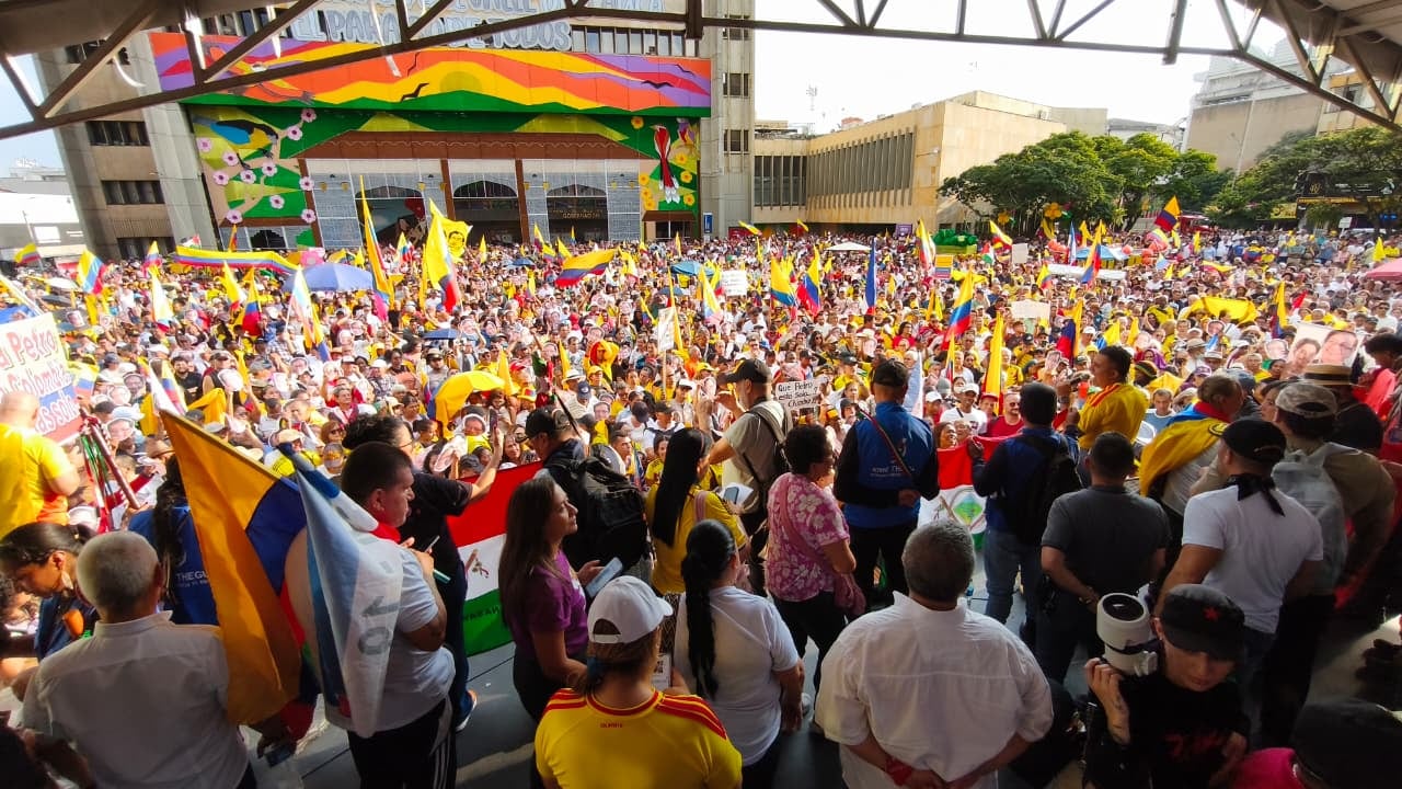 Concentración en Cali contra Trump