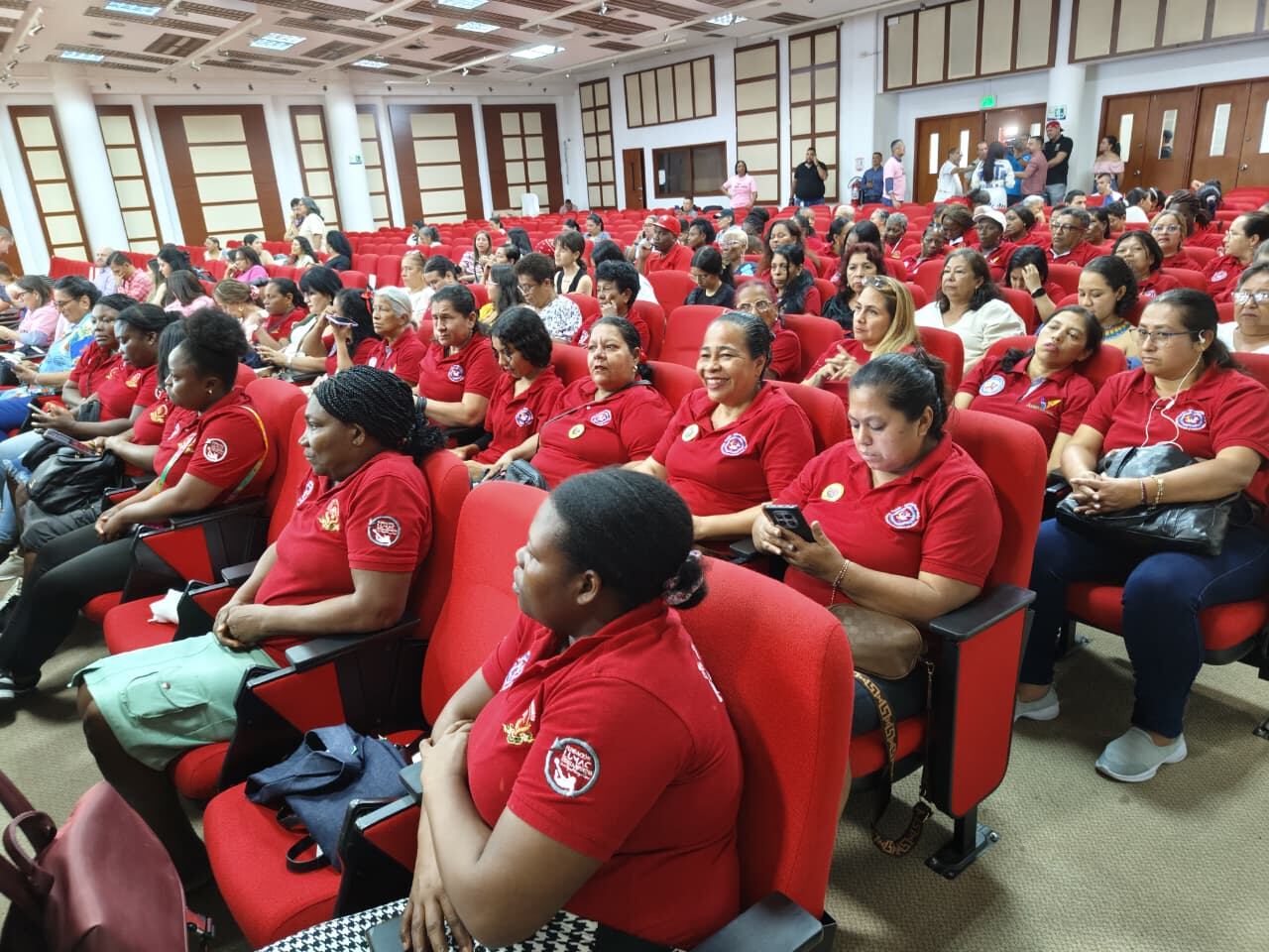 Foro ‘Mujeres que Deciden’: un espacio donde reflexionaron sobre el poder femenino en tiempos de cambio.