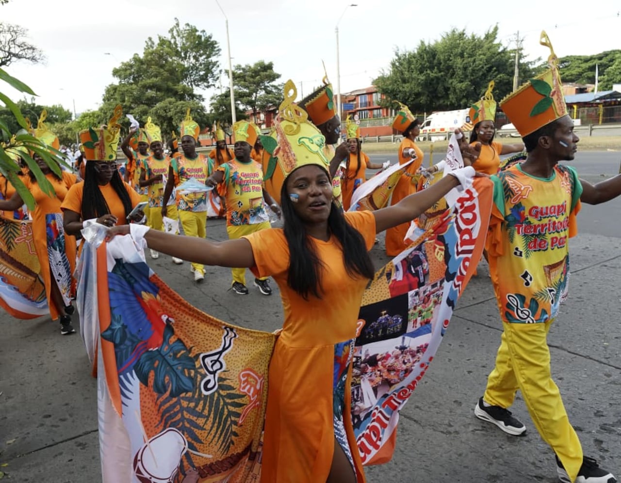El Desfile de Colonias del Pacífico es organizado por la Secretaría de Cultura de Cali y la Federación Colombiana de Colonias del Pacífico.