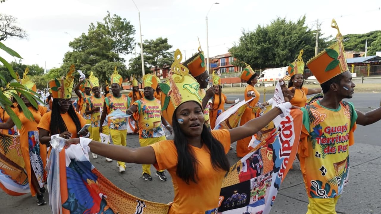 El Desfile de Colonias del Pacífico es organizado por la Secretaría de Cultura de Cali y la Federación Colombiana de Colonias del Pacífico.