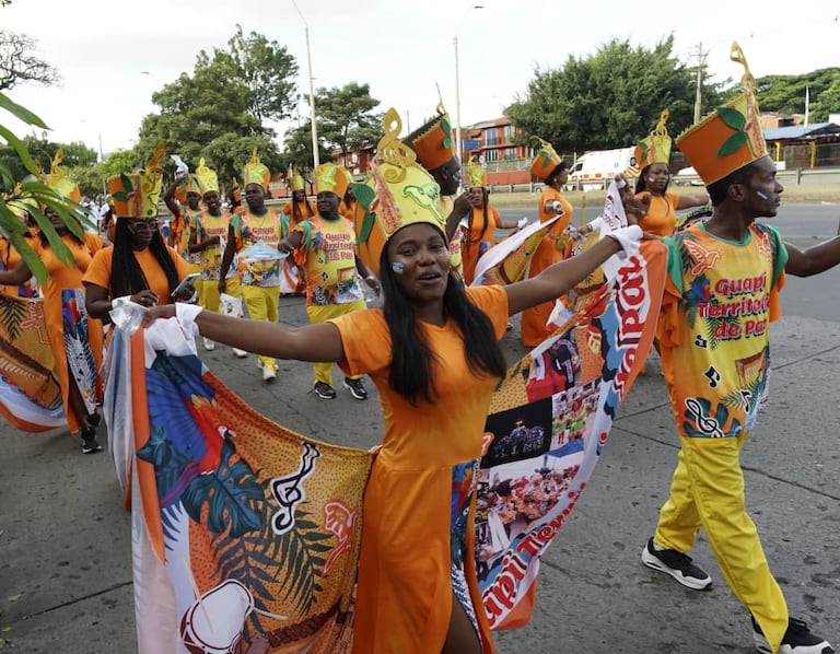 El Desfile de Colonias del Pacífico es organizado por la Secretaría de Cultura de Cali y la Federación Colombiana de Colonias del Pacífico.