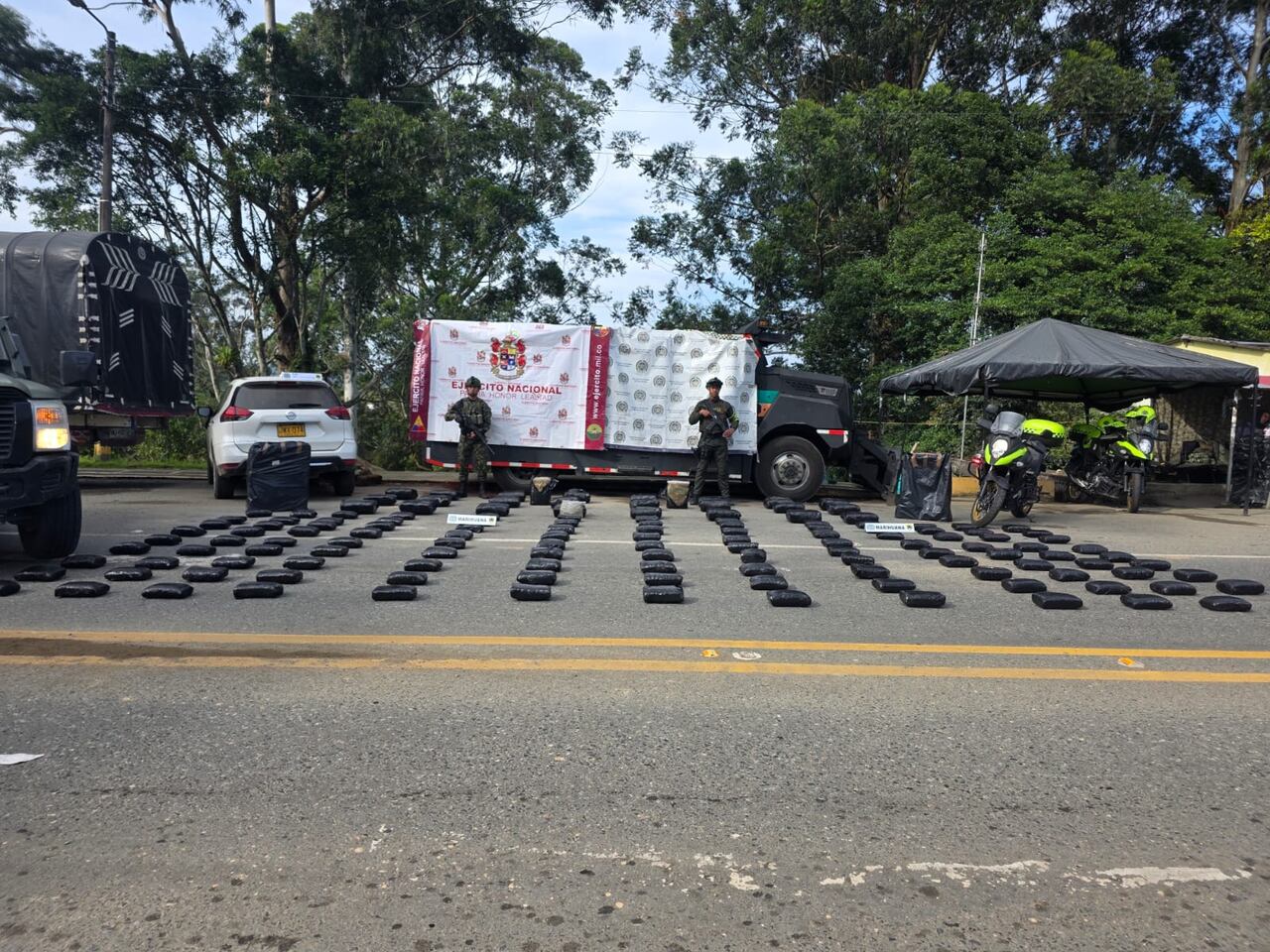 La Policía y el Ejército adelantan controles permanentes en varios puntos de la vía Panamericana para contrarrestar el tráfico de estupefacientes o alucinógenos.