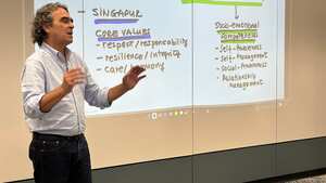 Fajardo reveló el país en el que está ejerciendo como profesor.