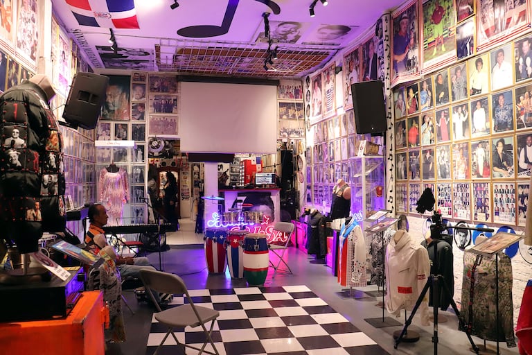 MUSEOS DE LA SALSA EN CALI. Museo de la salsa del barrio obrero dirigido por Carlos Molina