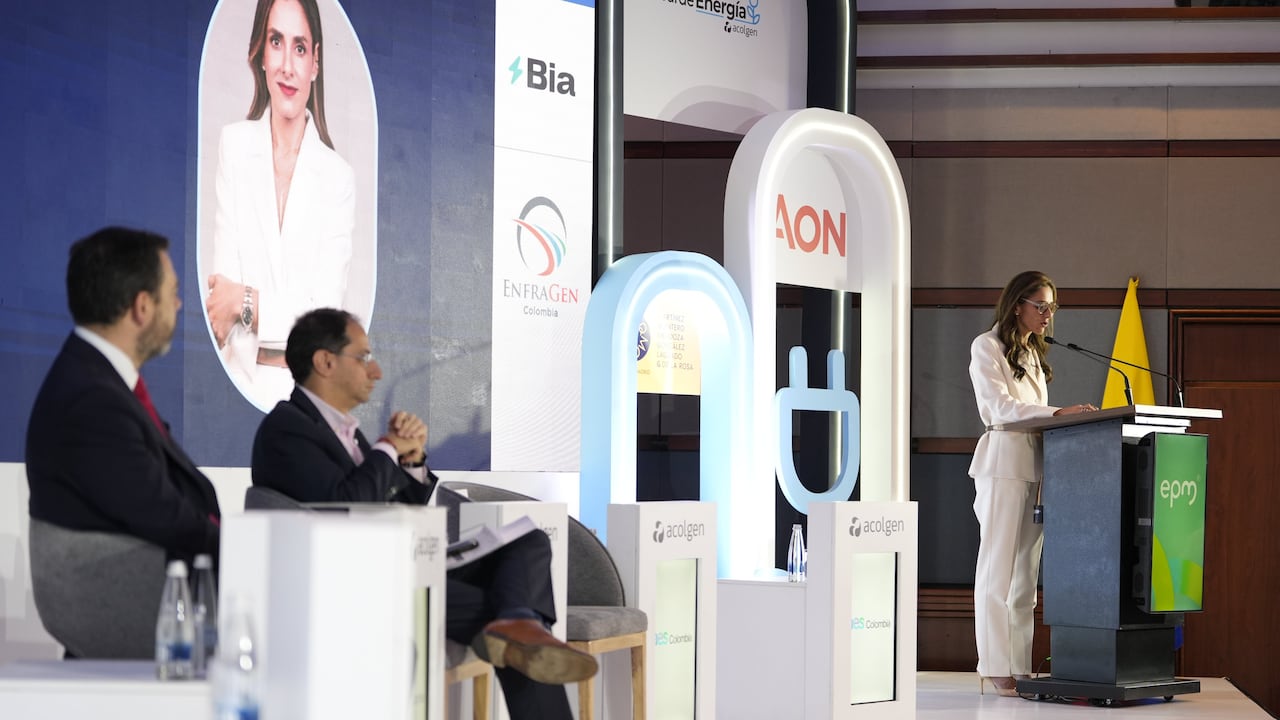 El 18° Congreso Anual de Energía de Acolgen con el vicepresidente de la República, José Manuel Restrepo
El alcalde mayor de Bogotá, Carlos Fernando Galán, y la presidente de Acolgen, Natalia Gutiérrez J.