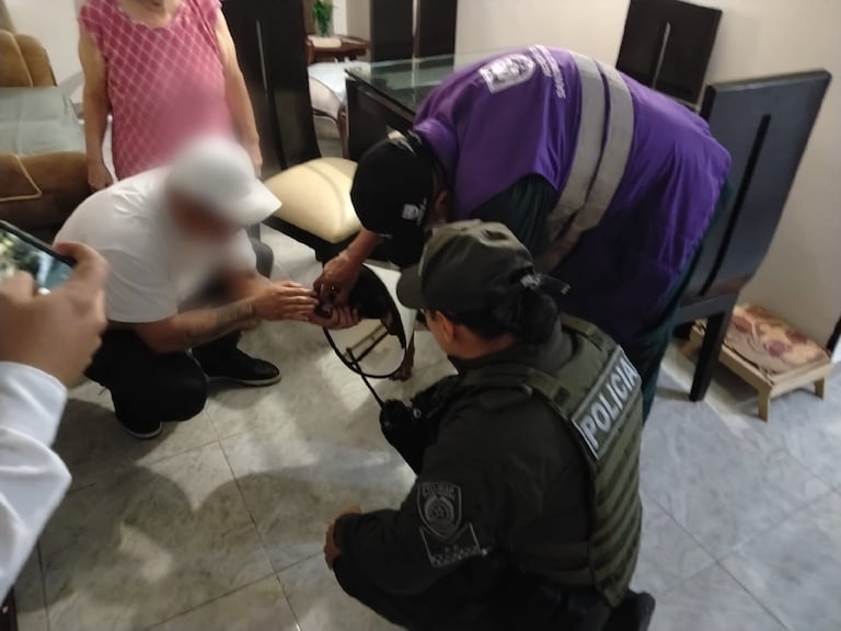 Personal de la Policía Ambiental de Cali realiza inspección preventiva de canino reportado por maltrato.