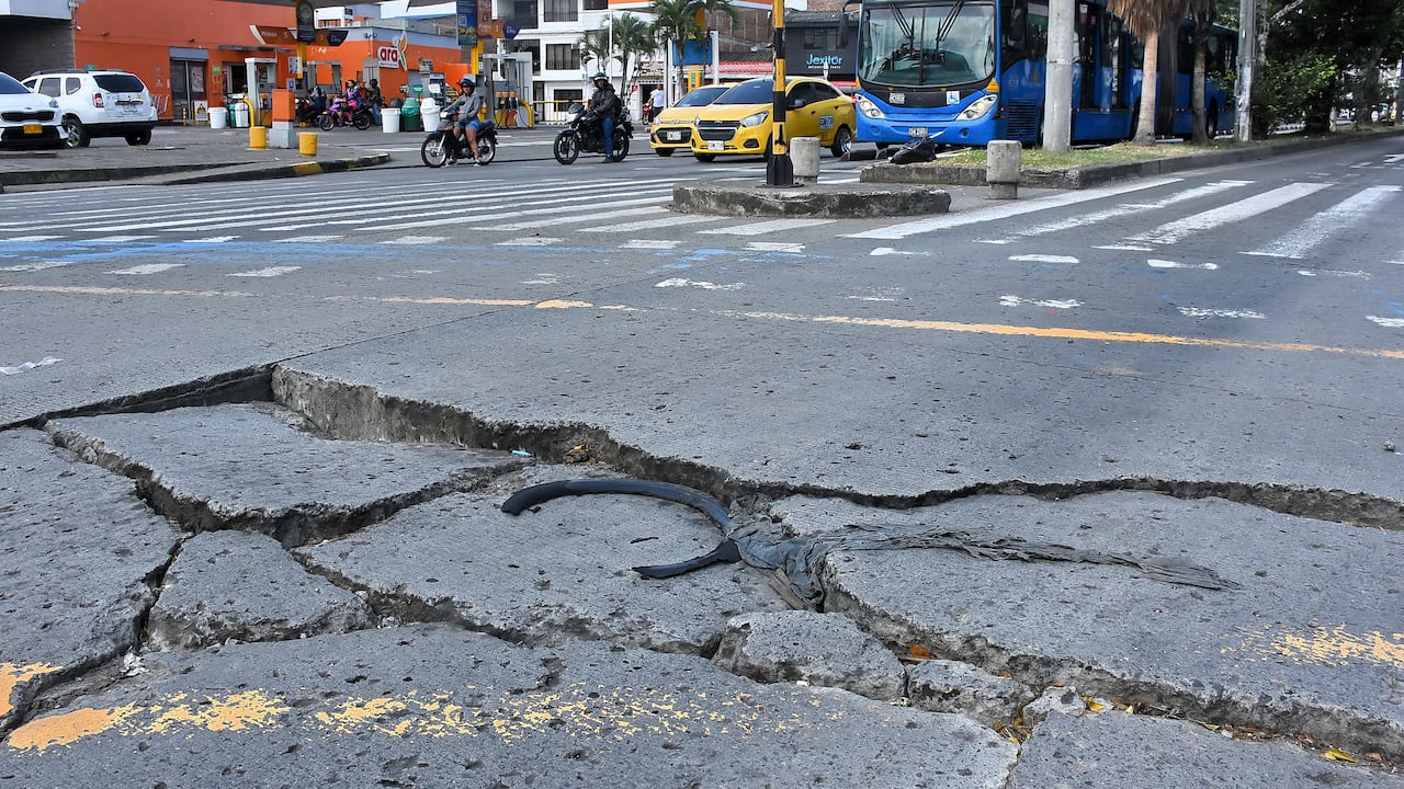País Denuncia, Grietas en vía del MIO y Abandono Parque Los Álamos.