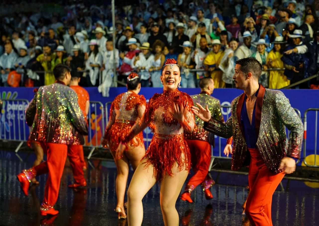 Inició la Feria de Cali 2025 con el Salsódromo, desfile emblemático de la capital de la Valle