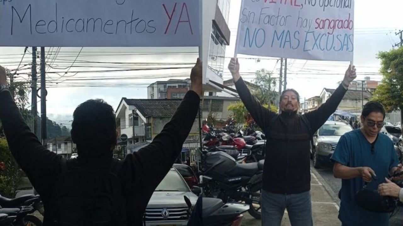 Cansados de que no les entreguen los medicamentos, los pacientes de la Nueva EPS protestaron frente a una de las sedes de esta entidad en Popayán.