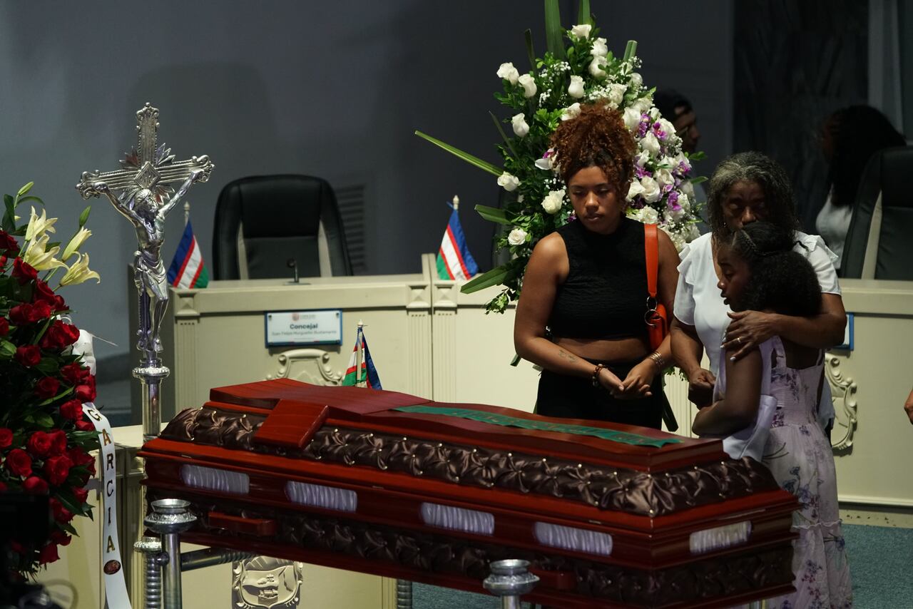 Hacia el final de la plenaria del Concejo de Cali de este jueves, hubo el minuto de silencio por Leonor González Mina.