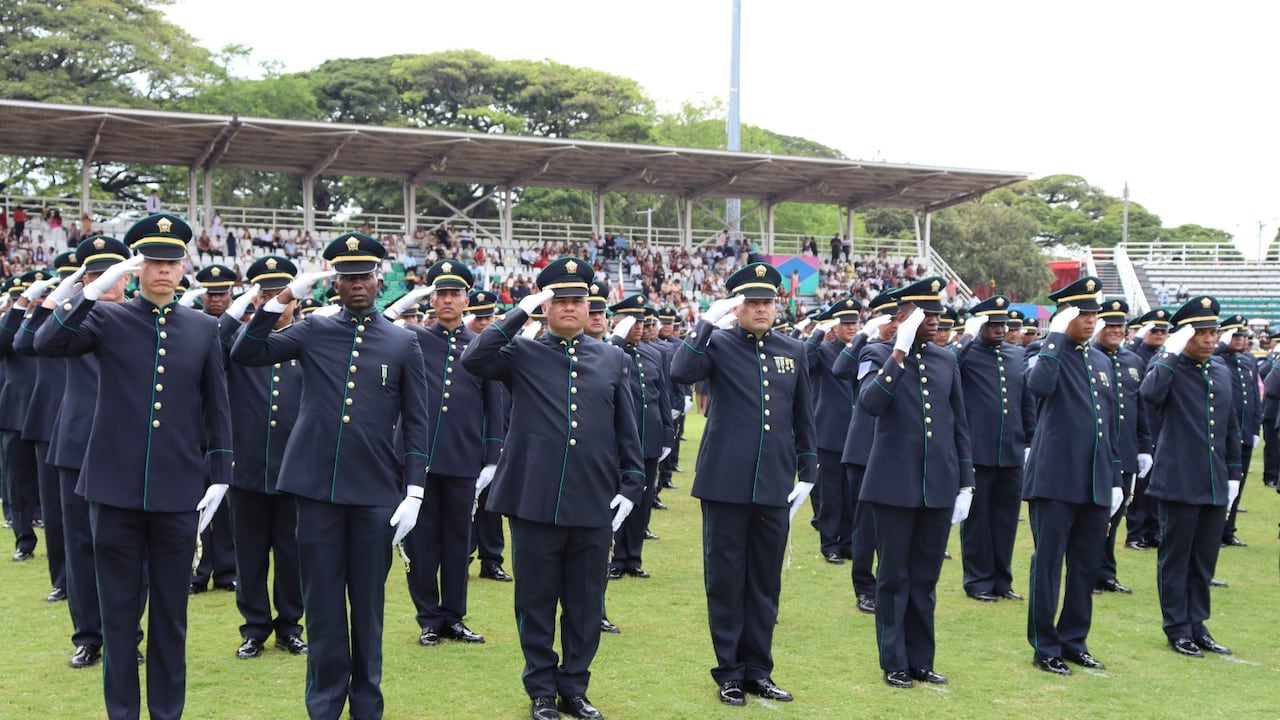 En el estadio Francisco Rivera Escobar de Palmira se realizó la ceremonia solemne de ascenso de 722 hombres y mujeres de la Policía Metropolitana de Cali.